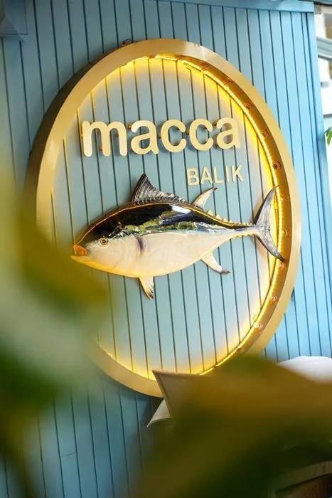 Macca Balık — Tabela
